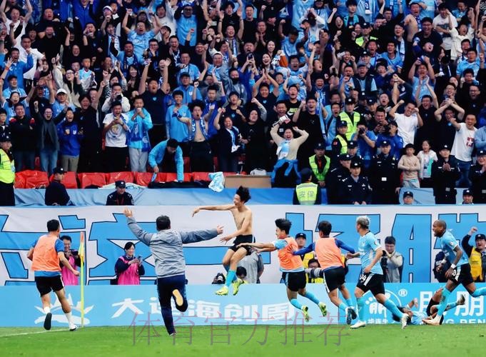 大连召开足球发展座谈会 冀为中国足球献更大力量